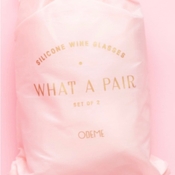 🔥Brand New Odeme "What A Pair" Pink Silicone Wine Glasses w/Carrying Bag G14 - Picture 6 of 6